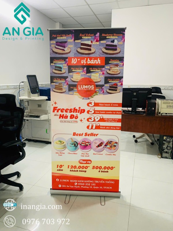Standee quảng cáo bánh kem Lumos nhiều hương vị đặt trong văn phòng in ấn Angia Design and Printing